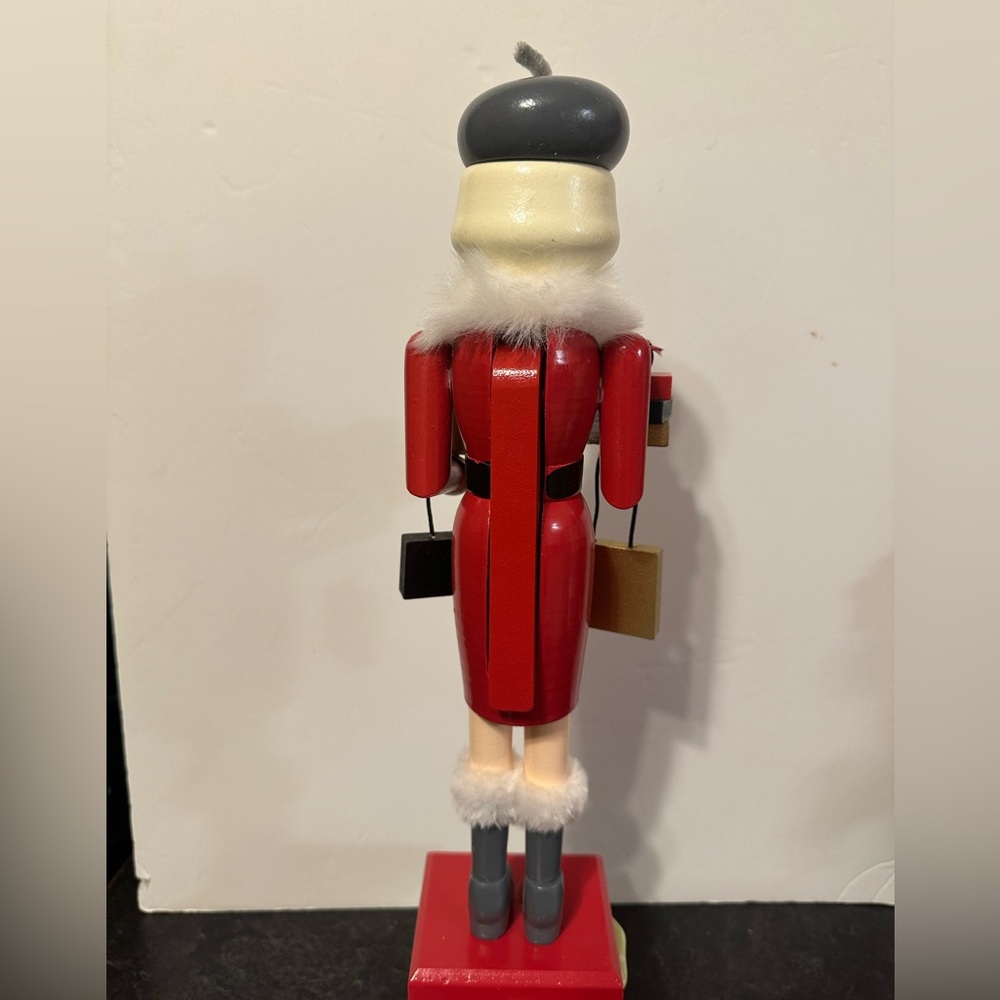Shopper lady nutcracker - Picture 3 of 8